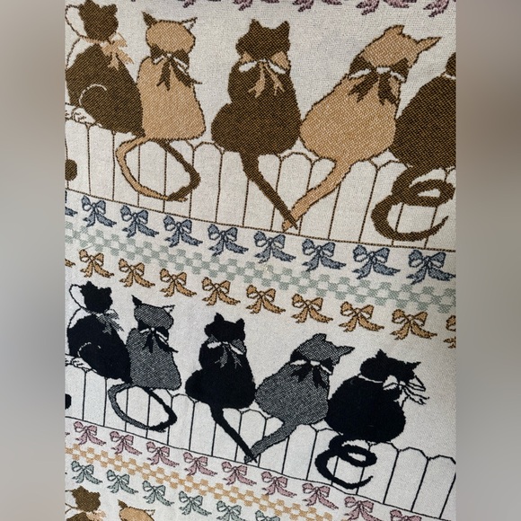 Cat Patterned Tapestry Throw Blanket - Picture 3 of 4